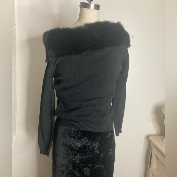 Vtg black sweater w rabbit fur trim - Picture 5 of 7